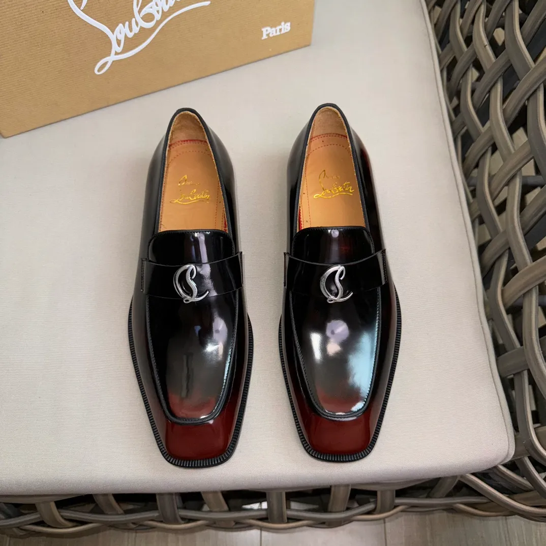 [CL red-soled shoes] Top P: 1020💰 Size 39-44 (⚠️38.45.46 custom-made, non-refundable and non-exchangeable) 🆑High-end men's business formal leather shoes, classic red-soled shoes | Fabric: Original imported first-layer cowhide, iconic rivet decoration | Lining: water-dyed cowhide lining Outsole: red cowhide outsole imported from Italy Brand: Christia*.Loubouti* 🆑 High-end men's business dress shoes | classic red soled shoes | Upper: original imported first layer cowhide iconic rivet decoration | Linning: Water dyed cow skin inner Outsole: red cowhide outsole imported from Italy Size: 39-44 (38.45.46 customized) Brand: Christia*.Loubouti*